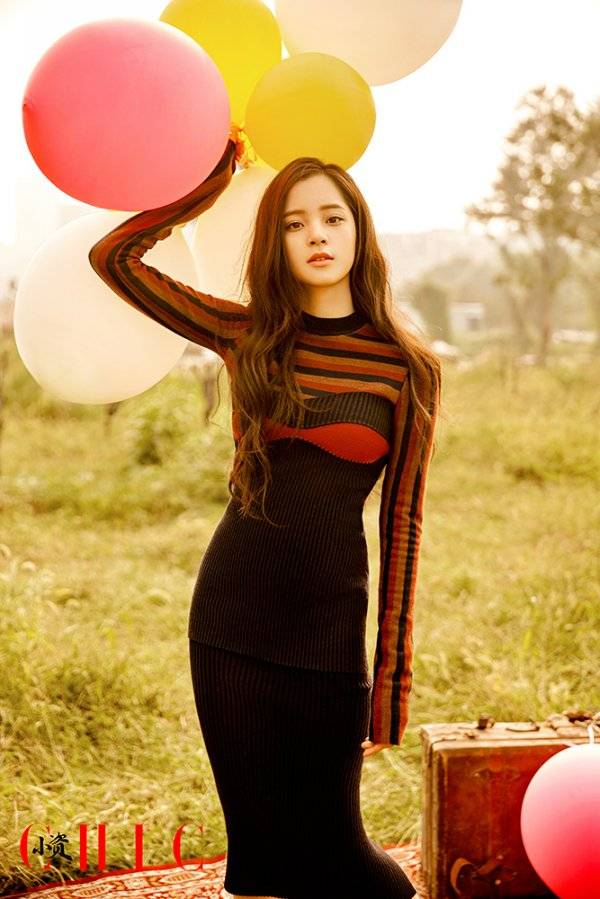 欧阳娜娜最新写真封面照演绎青春精灵