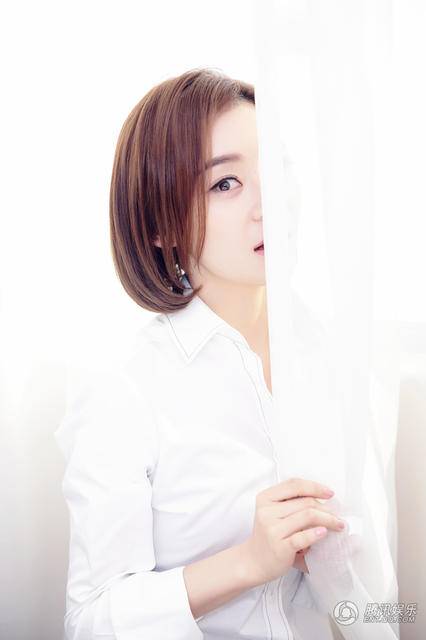 袁姗姗最新时尚写真图片 温暖式微笑沁人心脾