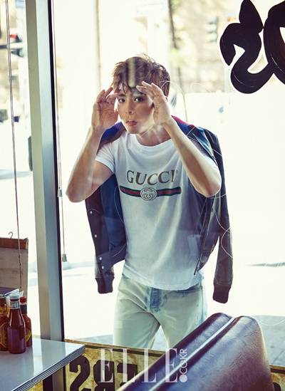 朴宝剑杂志封面画报公开 帅气时尚笑容迷人