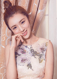 演员王晓晨旗袍复古写真 身姿窈窕展大长腿