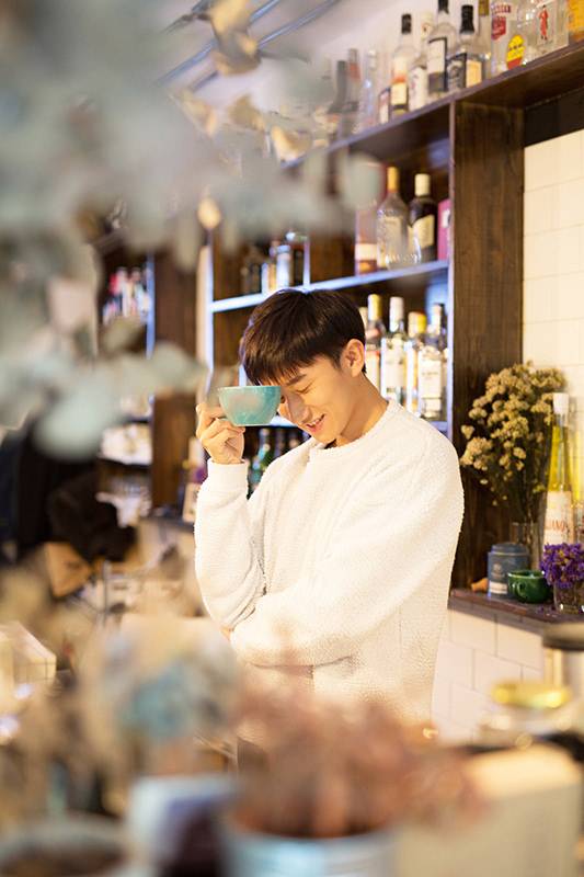 《锦绣未央》梁振伦秋日温暖写真大片曝光