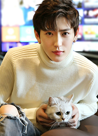 李东阳冬日写真曝光 长腿颜赞惹人爱