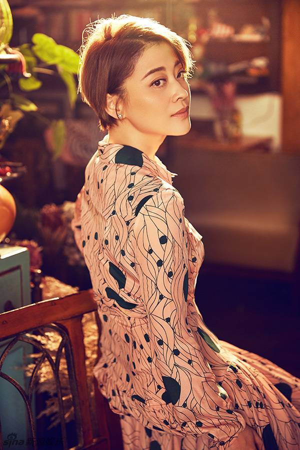 梅婷新春写真大片曝光 温暖如光笑容满分