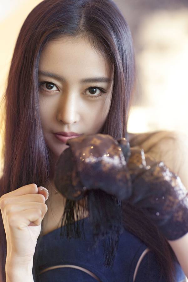 演员张天爱写真大片曝光 百变造型释放多面魅力