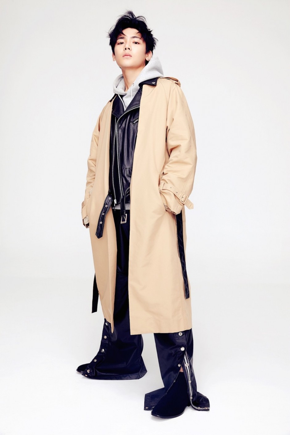 超能少年侯明昊时尚写真 时尚造型彰显混搭魅力