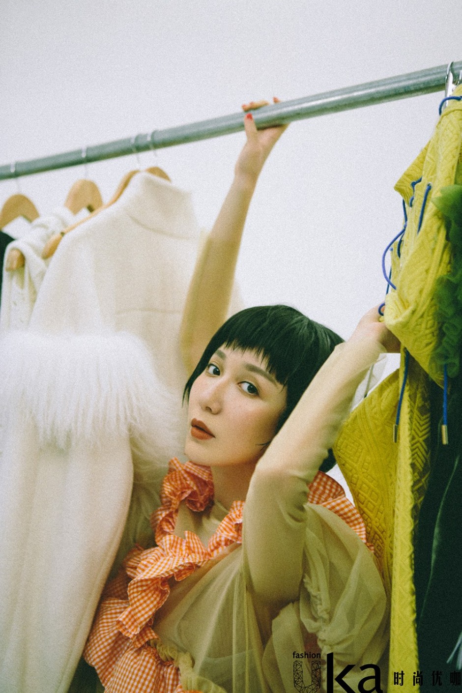 演员娄艺潇最新写真大片 复古时尚别具一格