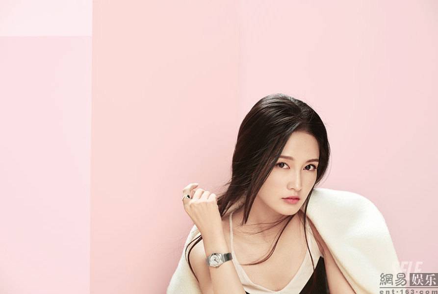 李沁时尚质感大片曝光 演绎优雅知性美