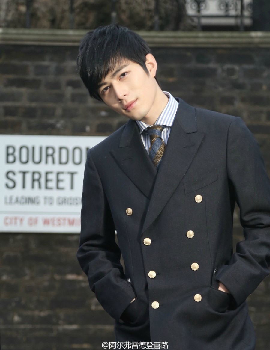 陈学冬西装写真图片