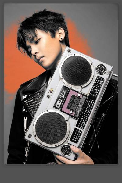 侯明昊酷帅写真大片 冷眸俊颜碰撞浓烈色彩