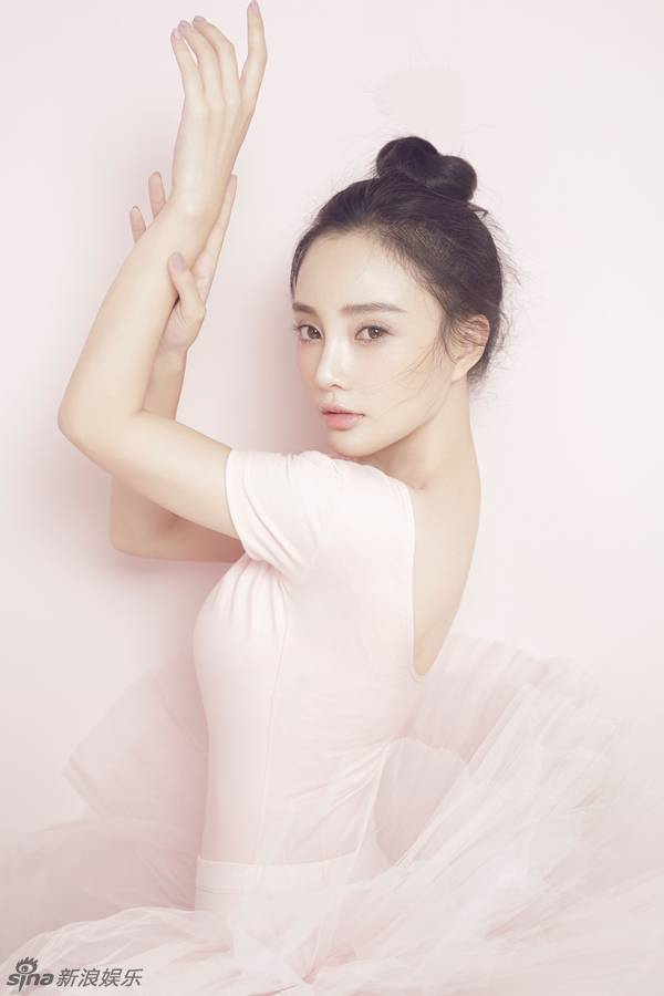 李小璐芭蕾写真优雅动人 文艺范妙态绝伦