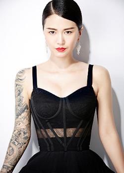 中国内地女星谭维维内衣写真性感妩媚谭维维黑色性感长裙魅影