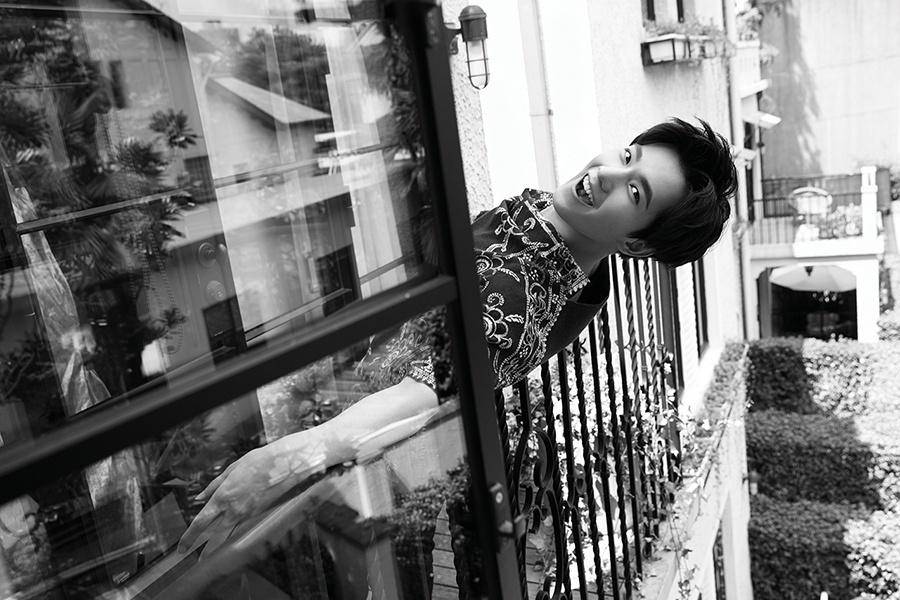 杨洋时尚写真大片 极简造型定格青春模样