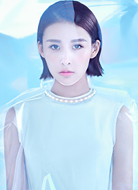 贾青时尚写真大片 造型炫酷未来感十足