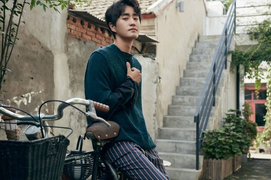 演员杨玏秋季慵懒写真曝光 变身雅痞绅士