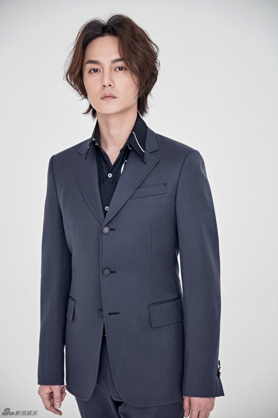 尹正西装时尚大片曝光 变身日系型男帅气爆表