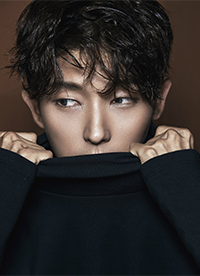 李准基时尚芭莎写真公开 鹅绒西装贵气十足”