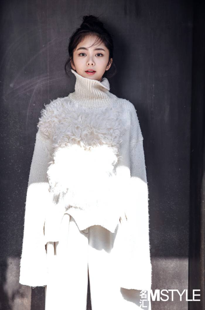 谭松韵时尚写真大片 清新亮丽尽显迷人风范