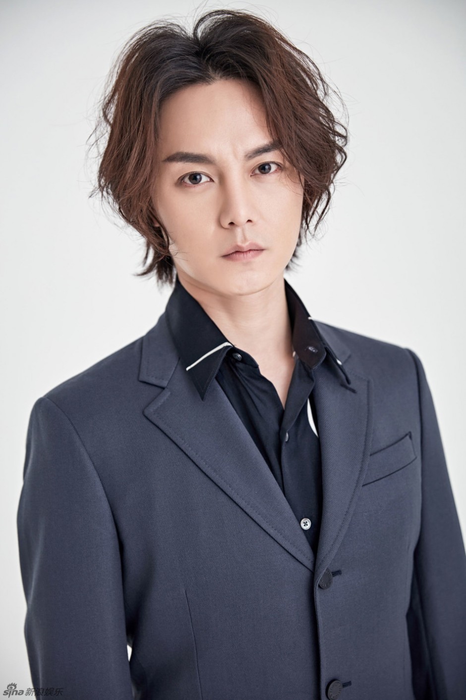 尹正西装时尚大片曝光 变身日系型男帅气爆表