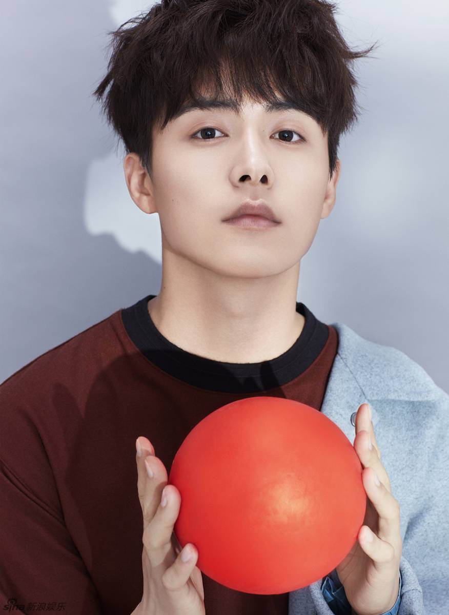 马天宇时尚大片造型 侧颜杀高贵如王子