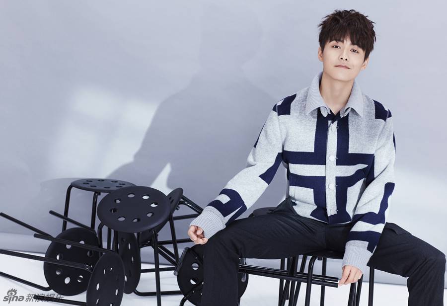 马天宇时尚大片造型 侧颜杀高贵如王子