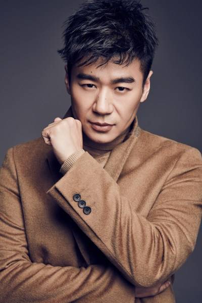 演员徐佳初冬写真曝光 化身时尚硬汉