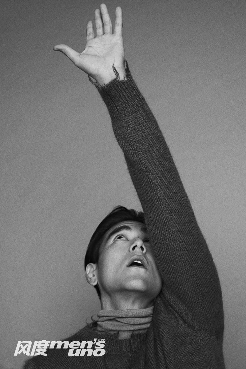 彭于晏登杂志封面写真 优雅秋装尽显轻熟气质