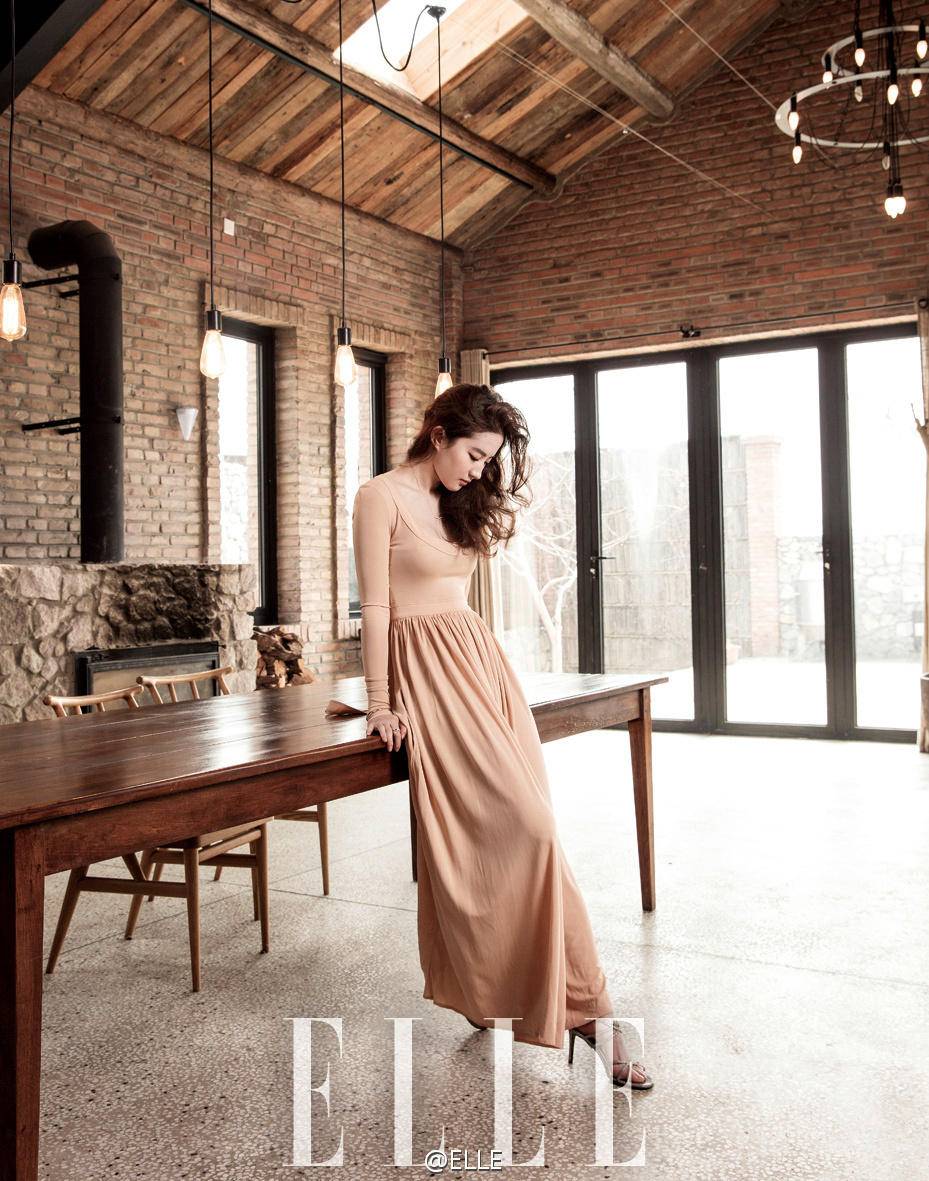 刘亦菲杂志面刊曝光 极具女人味妩媚柔美