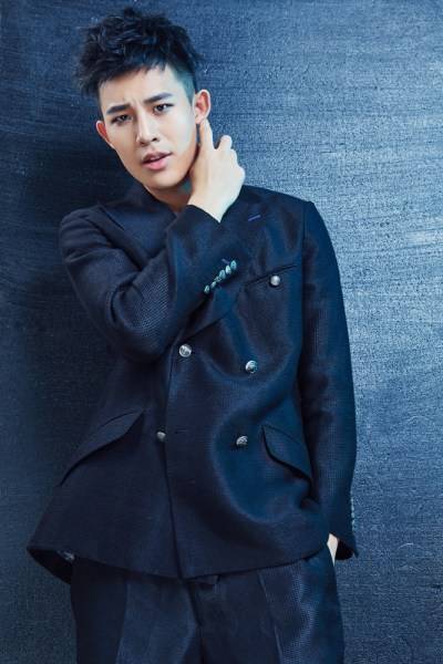 Lawrence罗伦希暗黑系写真 尽显雅痞风范