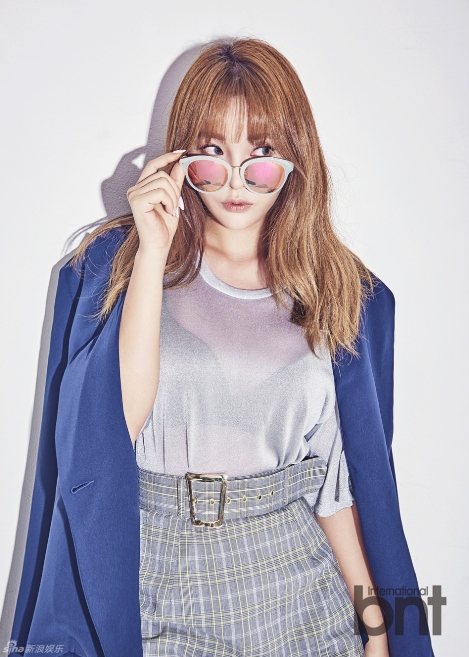 韩星洪真英性感写真合集 小露香肩显迷人身材