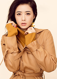 蒋欣时尚大片曝光 长款风衣难掩优雅气质