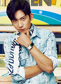 井柏然杂志封面写真大片 演绎复古怀旧大神范儿