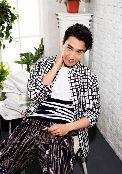 赵又廷时尚写真图片 浓浓秋意显暖男气质