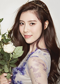 宋妍霏完美侧颜写真曝光 清新少女风仙气十足