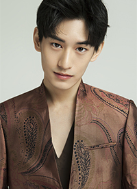 韩国模特金泰焕时尚大片 玩转文艺学院风”