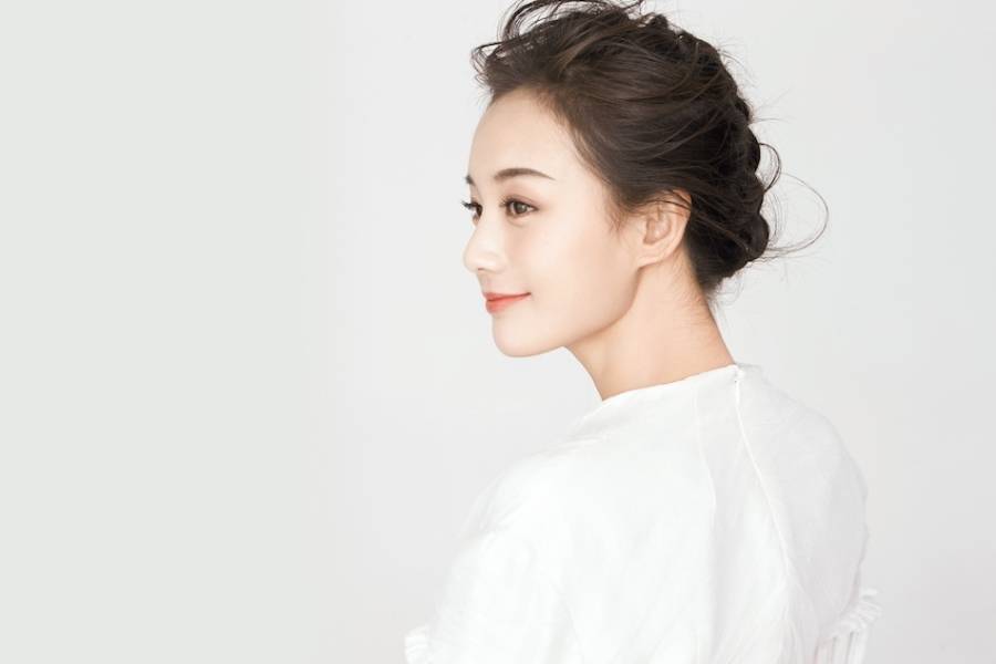 李一桐最新写真图片 甜美清新侧颜迷人