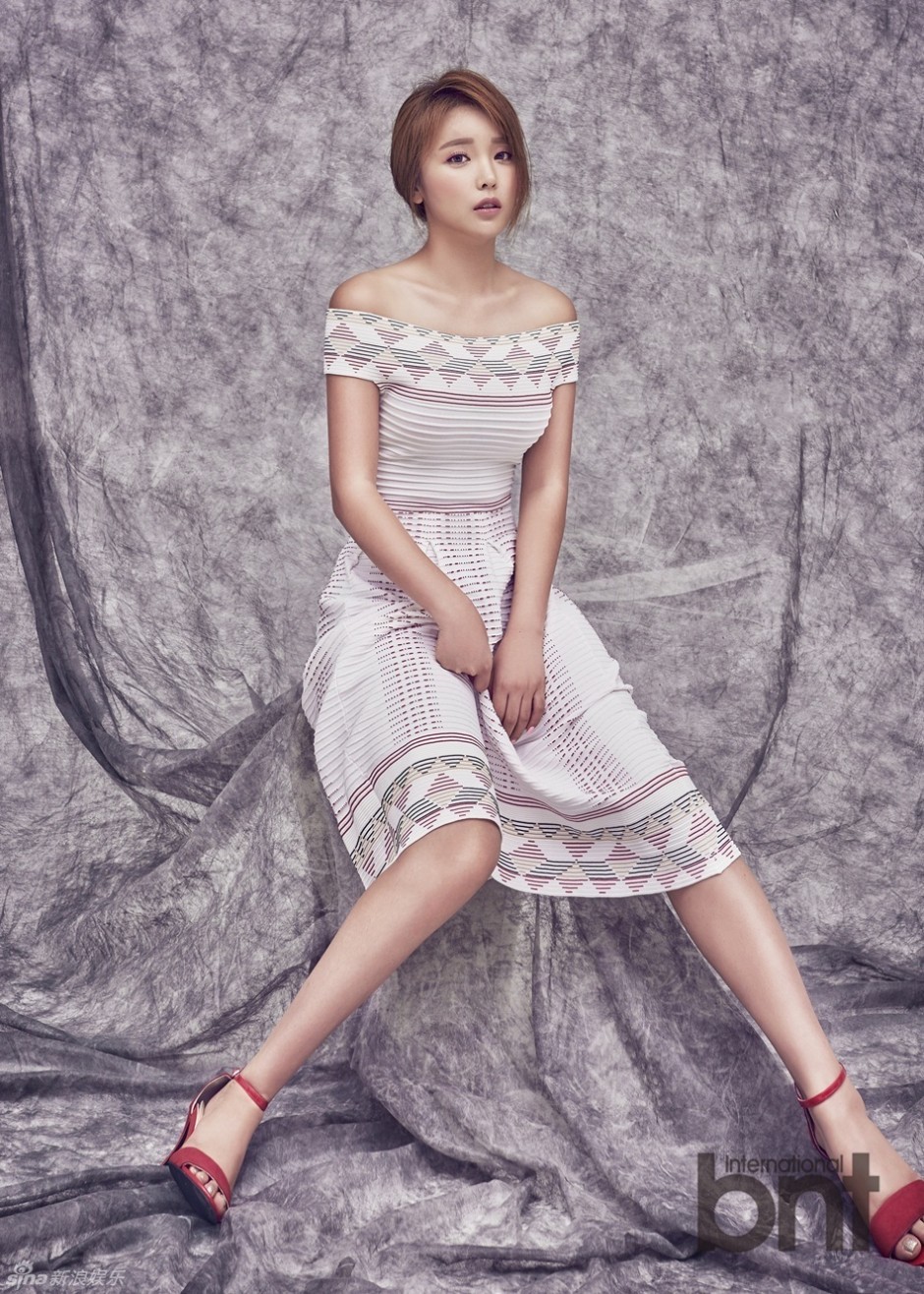 韩星洪真英性感写真合集 小露香肩显迷人身材