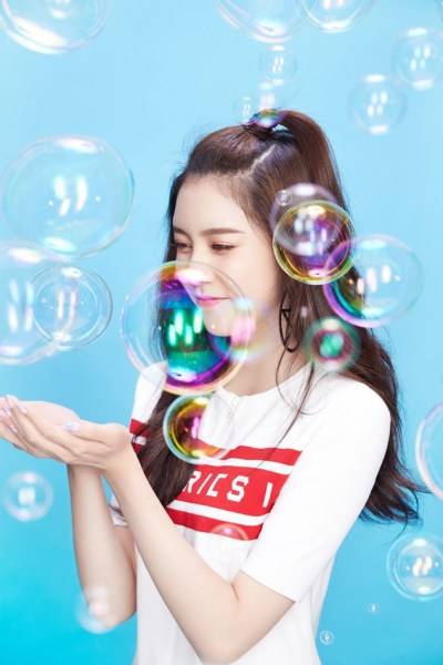 CC宋妍霏萌系少女写真 简约时尚梦幻来袭