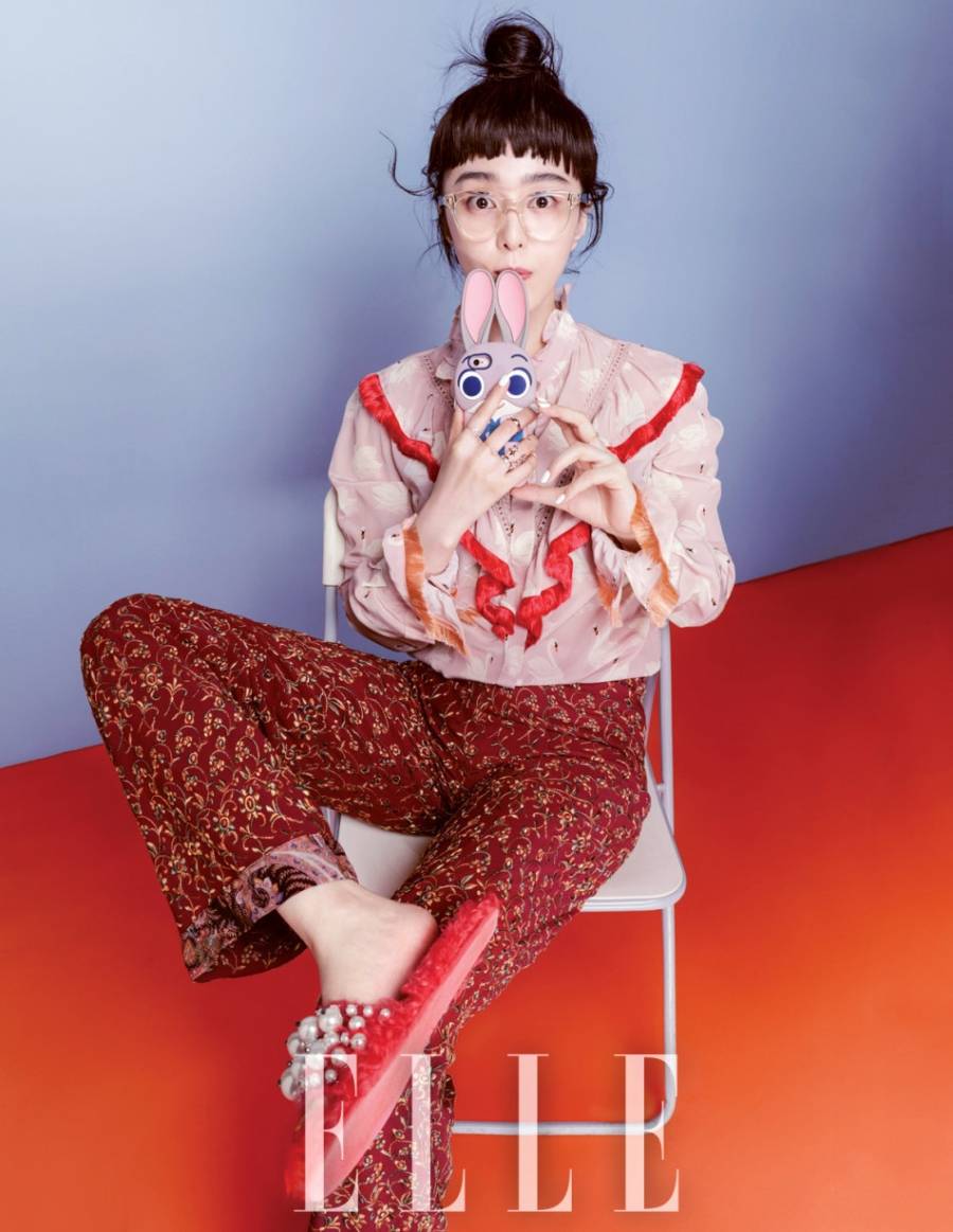 范冰冰杂志封面图片 抱猫卖萌俏皮可爱