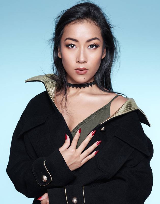 吉克隽逸时尚写真图片 简约造型展个人风格