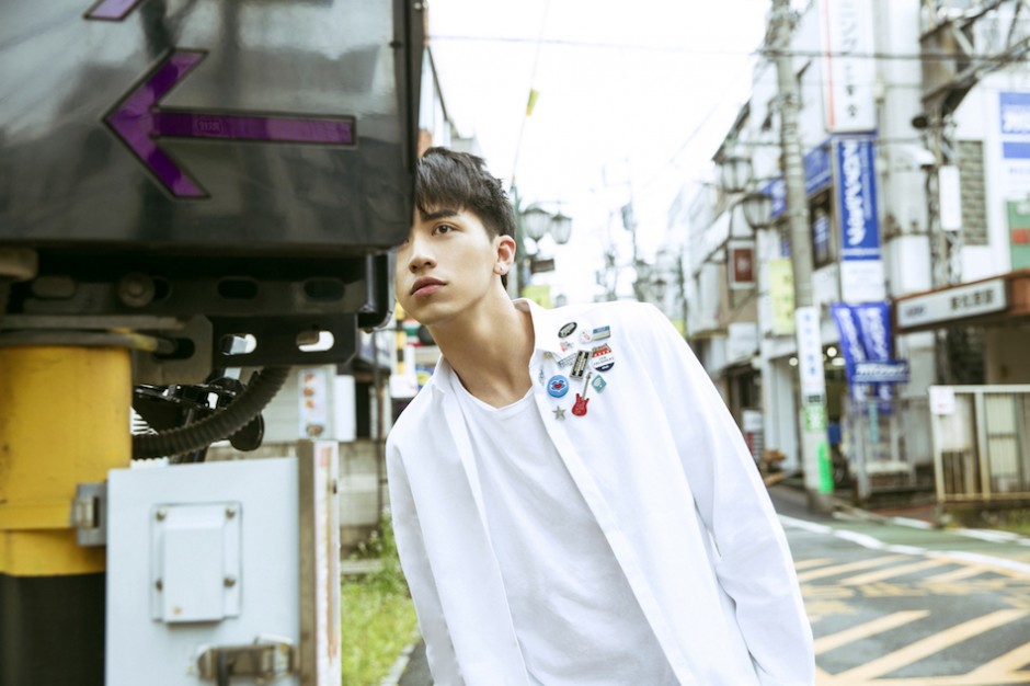 许魏洲杂志写真照曝光 乖乖仔进化不羁少年