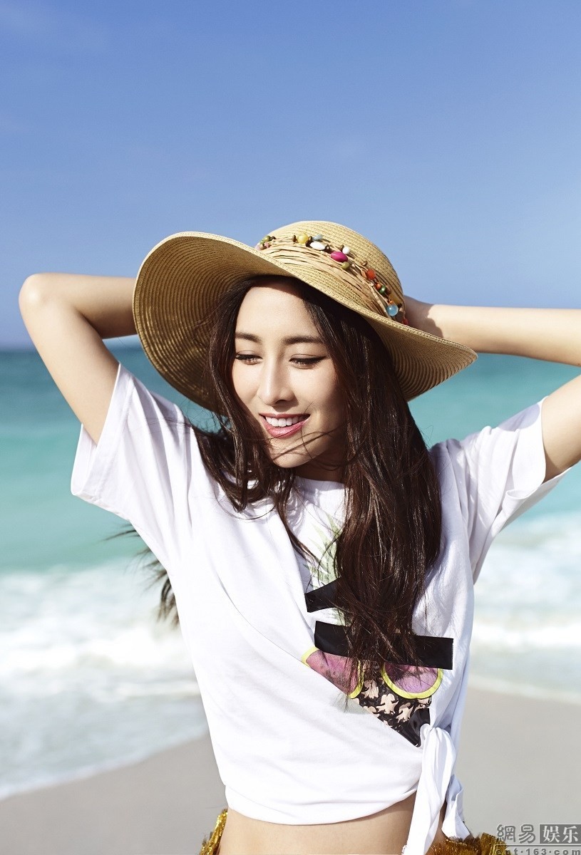 影视明星马苏沙滩性感写真