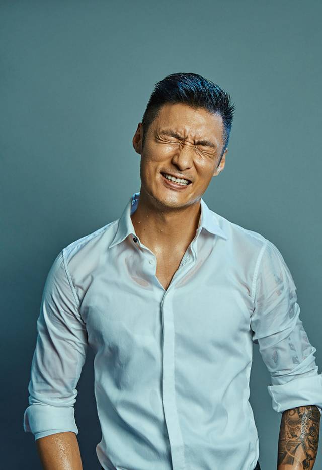 余文乐杂志写真大片 雅痞冷峻显型男范儿