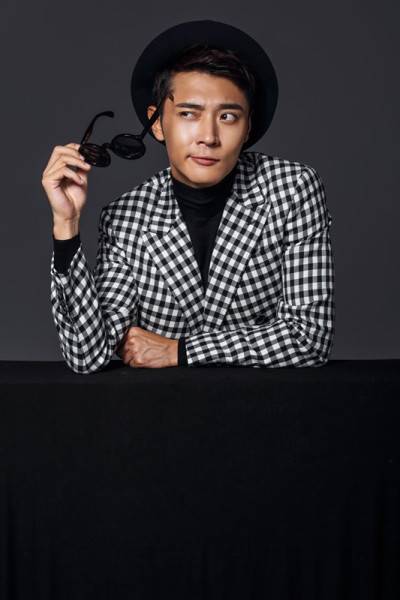 张丹峰最新写真大片 时尚型男魅力十足