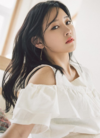 朴昭妍拍摄性感写真图片 香肩细腿身姿撩人”