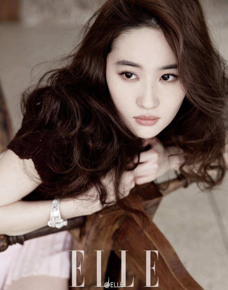 刘亦菲杂志面刊曝光 极具女人味妩媚柔美