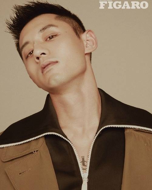 张继科初秋时尚大片曝光 吐舌撩妹帅气不减