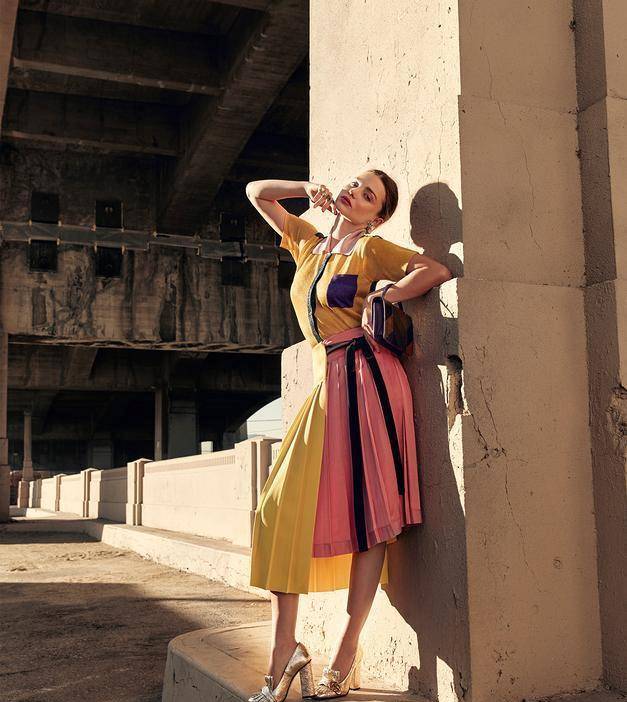 米兰达可儿时尚写真大片 精致五官尽显超模气质