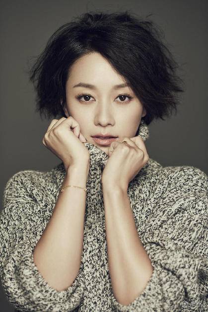 马伊琍最新写真大图 露招牌甜笑温柔大气