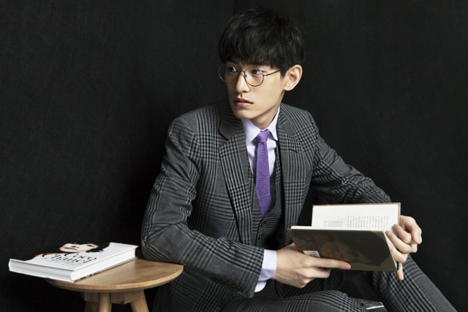 韩国模特金泰焕时尚大片 玩转文艺学院风