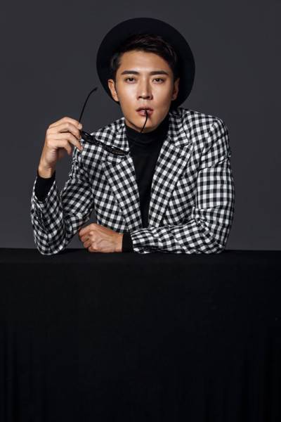 张丹峰最新写真大片 时尚型男魅力十足